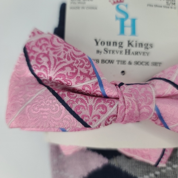Young Kings By Steve Harvey.  Pink Bow Tie and Sock Set. New With Tags. - Picture 3 of 7